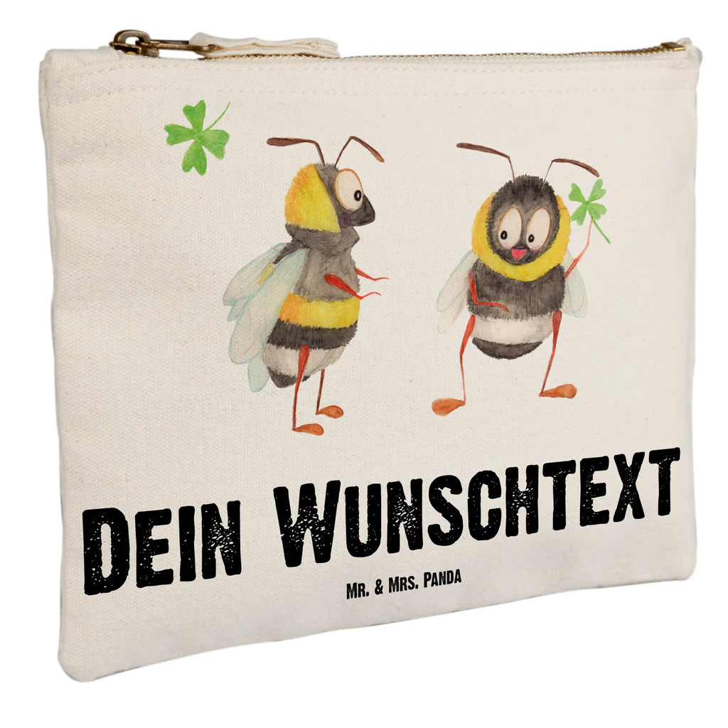 Personalisierte Schminktasche Hummeln mit Kleeblatt Personalisierte Schminktasche, Personalisierte Kosmetiktasche, Personalisierter Kosmetikbeutel, Personalisiertes Stiftemäppchen, Personalisiertes Etui, Personalisierte Federmappe, Personalisierte Makeup Bag, Personalisiertes Schminketui, Personalisiertes Kosmetiketui, Personalisiertes Schlamperetui, Schminktasche mit Namen, Kosmetiktasche mit Namen, Kosmetikbeutel mit Namen, Stiftemäppchen mit Namen, Etui mit Namen, Federmappe mit Namen, Makeup Bg mit Namen, Schminketui mit Namen, Kosmetiketui mit Namen, Schlamperetui mit Namen, Schminktasche personalisieren, Schminktasche bedrucken, Schminktasche selbst gestalten, Tiermotive, Gute Laune, lustige Sprüche, Tiere, Hummel, Biene, Spruch positiv, Biene Deko, Spruch schön, glücklich sein, glücklich werden, Spruch fröhlich