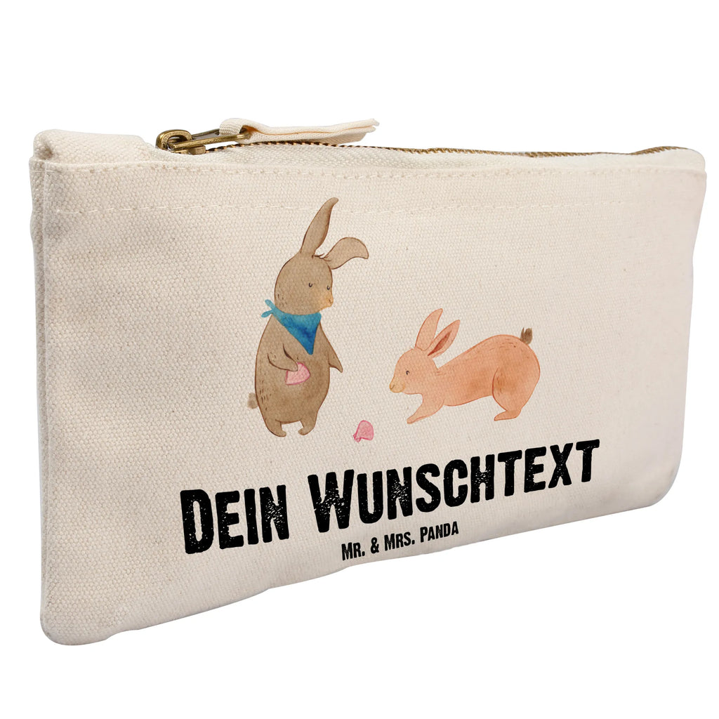 Personalisierte Schminktasche Hasen Muschel Personalisierte Schminktasche, Personalisierte Kosmetiktasche, Personalisierter Kosmetikbeutel, Personalisiertes Stiftemäppchen, Personalisiertes Etui, Personalisierte Federmappe, Personalisierte Makeup Bag, Personalisiertes Schminketui, Personalisiertes Kosmetiketui, Personalisiertes Schlamperetui, Schminktasche mit Namen, Kosmetiktasche mit Namen, Kosmetikbeutel mit Namen, Stiftemäppchen mit Namen, Etui mit Namen, Federmappe mit Namen, Makeup Bg mit Namen, Schminketui mit Namen, Kosmetiketui mit Namen, Schlamperetui mit Namen, Schminktasche personalisieren, Schminktasche bedrucken, Schminktasche selbst gestalten, Familie, Vatertag, Muttertag, Bruder, Schwester, Mama, Papa, Oma, Opa, Hasen, beste Freundin, Freundin, Freundinnen, best friends, BFF, Muscheln sammeln, Muscheln, Meer