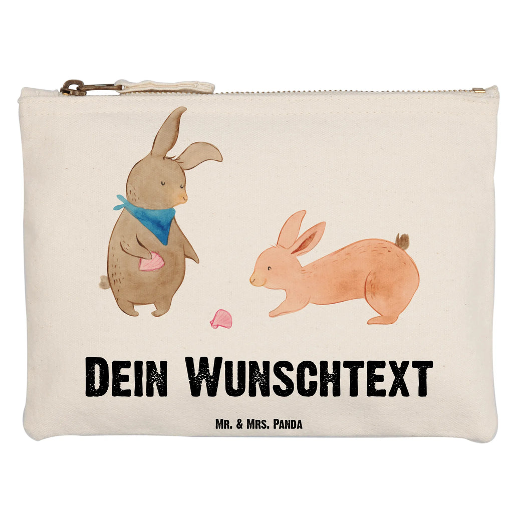 Personalisierte Schminktasche Hasen Muschel Personalisierte Schminktasche, Personalisierte Kosmetiktasche, Personalisierter Kosmetikbeutel, Personalisiertes Stiftemäppchen, Personalisiertes Etui, Personalisierte Federmappe, Personalisierte Makeup Bag, Personalisiertes Schminketui, Personalisiertes Kosmetiketui, Personalisiertes Schlamperetui, Schminktasche mit Namen, Kosmetiktasche mit Namen, Kosmetikbeutel mit Namen, Stiftemäppchen mit Namen, Etui mit Namen, Federmappe mit Namen, Makeup Bg mit Namen, Schminketui mit Namen, Kosmetiketui mit Namen, Schlamperetui mit Namen, Schminktasche personalisieren, Schminktasche bedrucken, Schminktasche selbst gestalten, Familie, Vatertag, Muttertag, Bruder, Schwester, Mama, Papa, Oma, Opa, Hasen, beste Freundin, Freundin, Freundinnen, best friends, BFF, Muscheln sammeln, Muscheln, Meer