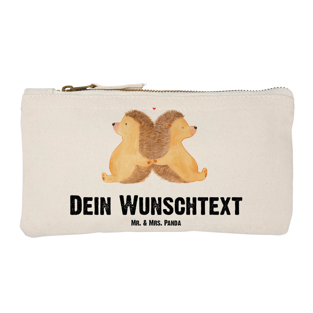 Personalisierte Schminktasche Igel händchenhaltend Personalisierte Schminktasche, Personalisierte Kosmetiktasche, Personalisierter Kosmetikbeutel, Personalisiertes Stiftemäppchen, Personalisiertes Etui, Personalisierte Federmappe, Personalisierte Makeup Bag, Personalisiertes Schminketui, Personalisiertes Kosmetiketui, Personalisiertes Schlamperetui, Schminktasche mit Namen, Kosmetiktasche mit Namen, Kosmetikbeutel mit Namen, Stiftemäppchen mit Namen, Etui mit Namen, Federmappe mit Namen, Makeup Bg mit Namen, Schminketui mit Namen, Kosmetiketui mit Namen, Schlamperetui mit Namen, Schminktasche personalisieren, Schminktasche bedrucken, Schminktasche selbst gestalten, Liebe, Partner, Freund, Freundin, Ehemann, Ehefrau, Heiraten, Verlobung, Heiratsantrag, Liebesgeschenk, Jahrestag, Hocheitstag, Igel, Igelliebe, Hand in Hand, Liebesbeweis, große Liebe, Liebesbotschaft, Hochzeit, Lieblingsmensch, Gemeinsamkeit, Love, Geschenk für zwei