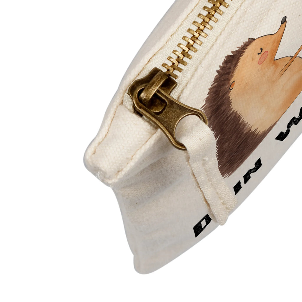 Personalisierte Schminktasche Igel Liebe Personalisierte Schminktasche, Personalisierte Kosmetiktasche, Personalisierter Kosmetikbeutel, Personalisiertes Stiftemäppchen, Personalisiertes Etui, Personalisierte Federmappe, Personalisierte Makeup Bag, Personalisiertes Schminketui, Personalisiertes Kosmetiketui, Personalisiertes Schlamperetui, Schminktasche mit Namen, Kosmetiktasche mit Namen, Kosmetikbeutel mit Namen, Stiftemäppchen mit Namen, Etui mit Namen, Federmappe mit Namen, Makeup Bg mit Namen, Schminketui mit Namen, Kosmetiketui mit Namen, Schlamperetui mit Namen, Schminktasche personalisieren, Schminktasche bedrucken, Schminktasche selbst gestalten, Liebe, Partner, Freund, Freundin, Ehemann, Ehefrau, Heiraten, Verlobung, Heiratsantrag, Liebesgeschenk, Jahrestag, Hocheitstag, Verliebt, Verlobt, Verheiratet, Geschenk, Liebesbeweis, Hochzeitstag, Hochzeit, Igel