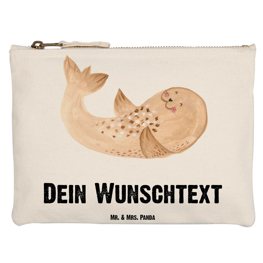 Personalisierte Schminktasche Robbe liegend Personalisierte Schminktasche, Personalisierte Kosmetiktasche, Personalisierter Kosmetikbeutel, Personalisiertes Stiftemäppchen, Personalisiertes Etui, Personalisierte Federmappe, Personalisierte Makeup Bag, Personalisiertes Schminketui, Personalisiertes Kosmetiketui, Personalisiertes Schlamperetui, Schminktasche mit Namen, Kosmetiktasche mit Namen, Kosmetikbeutel mit Namen, Stiftemäppchen mit Namen, Etui mit Namen, Federmappe mit Namen, Makeup Bg mit Namen, Schminketui mit Namen, Kosmetiketui mit Namen, Schlamperetui mit Namen, Schminktasche personalisieren, Schminktasche bedrucken, Schminktasche selbst gestalten, Tiermotive, Gute Laune, lustige Sprüche, Tiere, Robbe, Robben, Seehund, Strand, Meerestier, Ostsee, Nordsee, Lachen, Freude