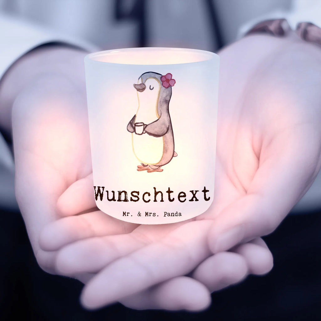 Personalisiertes Windlicht Pinguin Beste Schwiegermutter der Welt Personalisiertes Windlicht, Personalisiertes Windlicht Glas, Personalisiertes Teelichtglas, Personalisierter Teelichthalter, Personalisiertes Kerzenglas, Personalisierte Kerze, Personalisiertes Teelicht, Windlicht mit Namen, Windlicht Glas mit Namen, Teelichtglas mit Namen, Teelichthalter mit Namen, Teelichter mit Namen, Kerzenglas mit Namen, Kerze mit Namen, Teelicht mit Namen, Namenspersonalisierung, Name, selbst gestalten, Wunschtext, Bedrucken, für, Dankeschön, Geschenk, Schenken, Geburtstag, Geburtstagsgeschenk, Geschenkidee, Danke, Bedanken, Mitbringsel, Freude machen, Geschenktipp, Schwiegermutter, Schwiegermama, Schwiegereltern, Mama, Mutter, Mutter des Ehepartners, angeheiratet