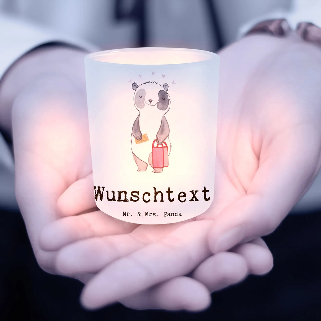 Personalisiertes Windlicht Panda Bester Shoppingpartner der Welt Personalisiertes Windlicht, Personalisiertes Windlicht Glas, Personalisiertes Teelichtglas, Personalisierter Teelichthalter, Personalisiertes Kerzenglas, Personalisierte Kerze, Personalisiertes Teelicht, Windlicht mit Namen, Windlicht Glas mit Namen, Teelichtglas mit Namen, Teelichthalter mit Namen, Teelichter mit Namen, Kerzenglas mit Namen, Kerze mit Namen, Teelicht mit Namen, Namenspersonalisierung, Name, selbst gestalten, Wunschtext, Bedrucken, für, Dankeschön, Geschenk, Schenken, Geburtstag, Geburtstagsgeschenk, Geschenkidee, Danke, Bedanken, Mitbringsel, Freude machen, Geschenktipp, Shoppingpartner, Shoppen, Begleitung, Partner, Freundin, Freund, bff, Shopping, Einkaufen, Shopping-Queen, Queen, Bester