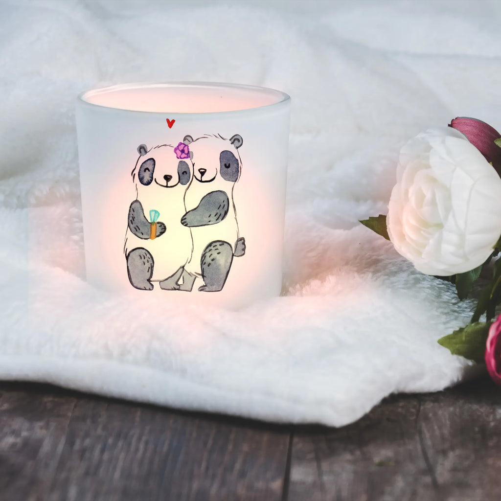 Personalisiertes Windlicht Panda Beste Ehefrau der Welt Personalisiertes Windlicht, Personalisiertes Windlicht Glas, Personalisiertes Teelichtglas, Personalisierter Teelichthalter, Personalisiertes Kerzenglas, Personalisierte Kerze, Personalisiertes Teelicht, Windlicht mit Namen, Windlicht Glas mit Namen, Teelichtglas mit Namen, Teelichthalter mit Namen, Teelichter mit Namen, Kerzenglas mit Namen, Kerze mit Namen, Teelicht mit Namen, Namenspersonalisierung, Name, selbst gestalten, Wunschtext, Bedrucken, für, Dankeschön, Geschenk, Schenken, Geburtstag, Geburtstagsgeschenk, Geschenkidee, Danke, Bedanken, Mitbringsel, Freude machen, Geschenktipp, Ehefrau, Beste, Frau, Partnerin, Freundin, Traumfrau, Hochzeit, Liebling, Ehepartner, Ehe, Gattin, Lebensgefährtin, Braut, Kleinigkeit