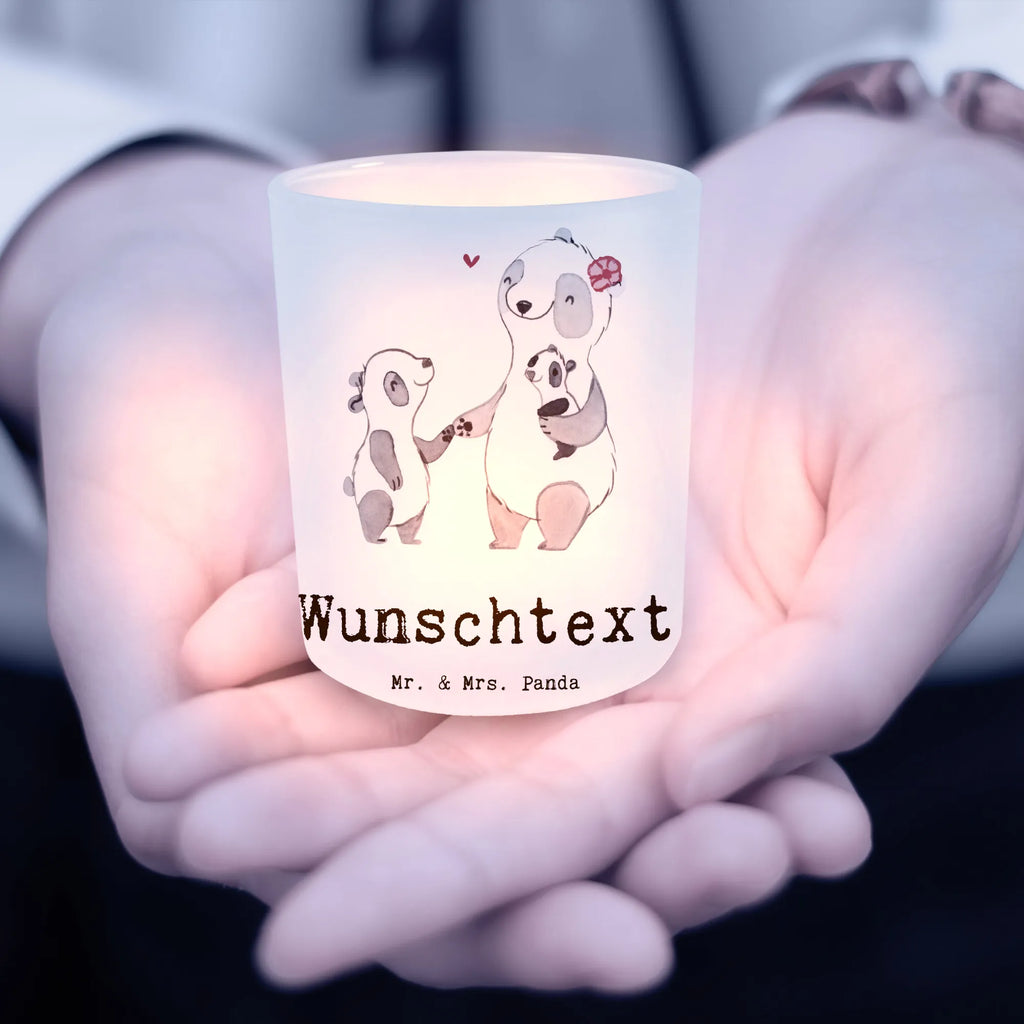 Personalisiertes Windlicht Panda Beste Mom der Welt Personalisiertes Windlicht, Personalisiertes Windlicht Glas, Personalisiertes Teelichtglas, Personalisierter Teelichthalter, Personalisiertes Kerzenglas, Personalisierte Kerze, Personalisiertes Teelicht, Windlicht mit Namen, Windlicht Glas mit Namen, Teelichtglas mit Namen, Teelichthalter mit Namen, Teelichter mit Namen, Kerzenglas mit Namen, Kerze mit Namen, Teelicht mit Namen, Namenspersonalisierung, Name, selbst gestalten, Wunschtext, Bedrucken, für, Dankeschön, Geschenk, Schenken, Geburtstag, Geburtstagsgeschenk, Geschenkidee, Danke, Bedanken, Mitbringsel, Freude machen, Geschenktipp, Mom, Mommy, Mama, Mami, Mutter, Muttertag, Mutti, Ma, Tochter, Sohn, Beste Mama, Beste, Supermama