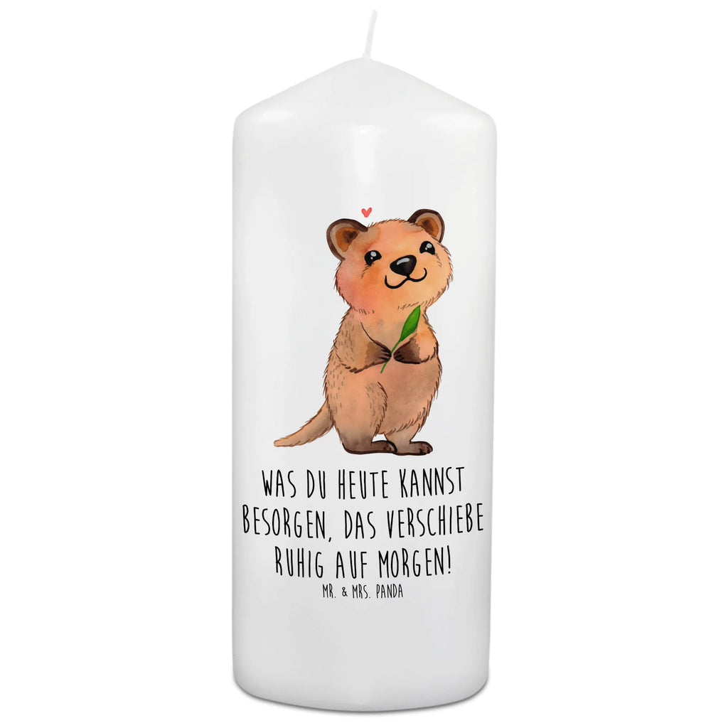 Kerze Quokka Happy Kerze, Taufkerze, Kommunionskerze, Geburtstagskerze, Geschenk Kerze, Taufgeschenk Kerze, Kerze mit Druck, Besondere Kerze, Geschenkidee Kerze, Kerze für Kommunion, Geburtstag Kerze, Kommunion Kerze, Tiermotive, Gute Laune, lustige Sprüche, Tiere, Quokka, Verschieben, Aufschieberitis, Lustiger Spruch, Niedliches Tier, Dinge erledigen