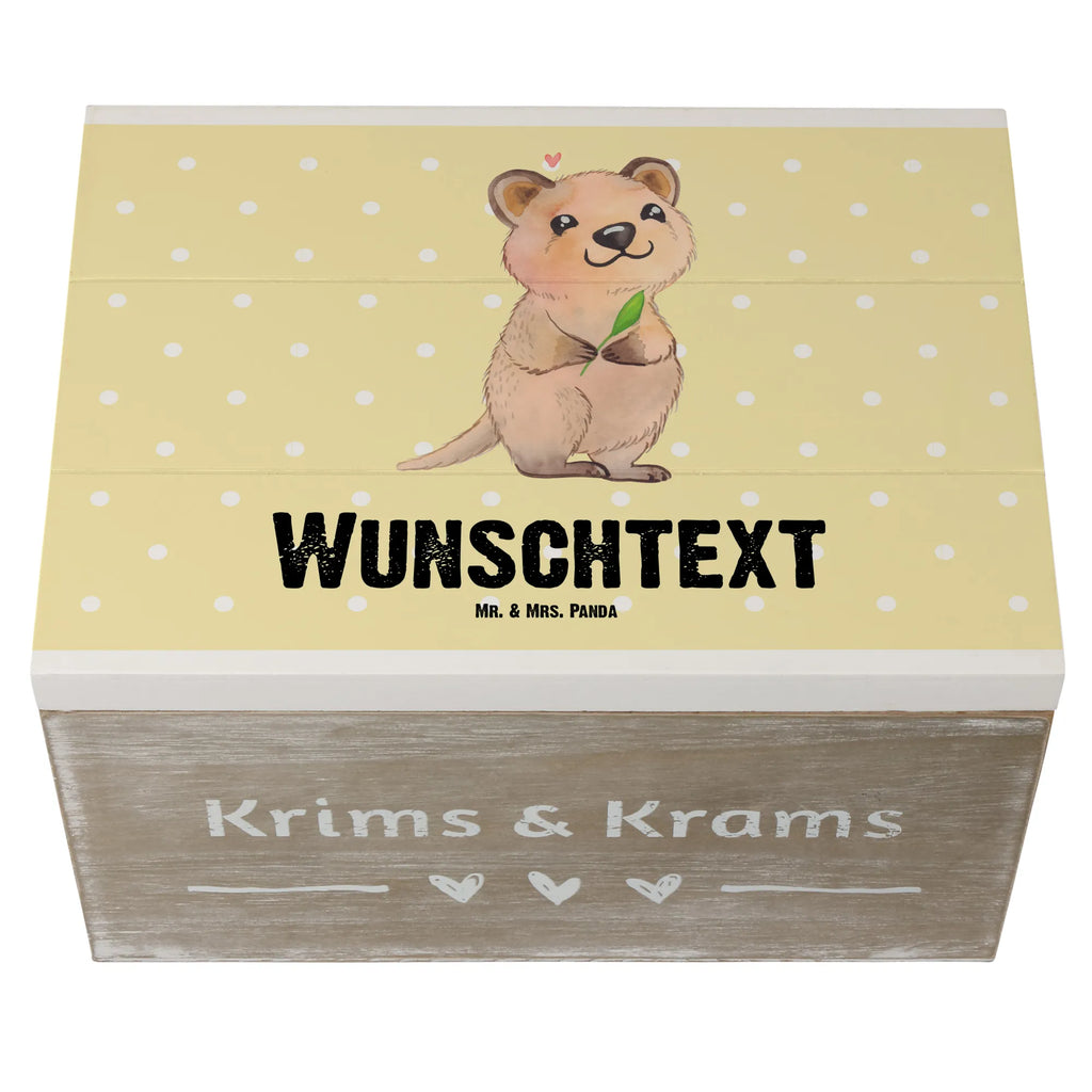 Personalisierte Holzkiste Quokka Happy Holzkiste mit Namen, Kiste mit Namen, Schatzkiste mit Namen, Truhe mit Namen, Schatulle mit Namen, Erinnerungsbox mit Namen, Erinnerungskiste, mit Namen, Dekokiste mit Namen, Aufbewahrungsbox mit Namen, Holzkiste Personalisiert, Kiste Personalisiert, Schatzkiste Personalisiert, Truhe Personalisiert, Schatulle Personalisiert, Erinnerungsbox Personalisiert, Erinnerungskiste Personalisiert, Dekokiste Personalisiert, Aufbewahrungsbox Personalisiert, Geschenkbox personalisiert, GEschenkdose personalisiert, Tiermotive, Gute Laune, lustige Sprüche, Tiere, Quokka, Verschieben, Aufschieberitis, Lustiger Spruch, Niedliches Tier, Dinge erledigen