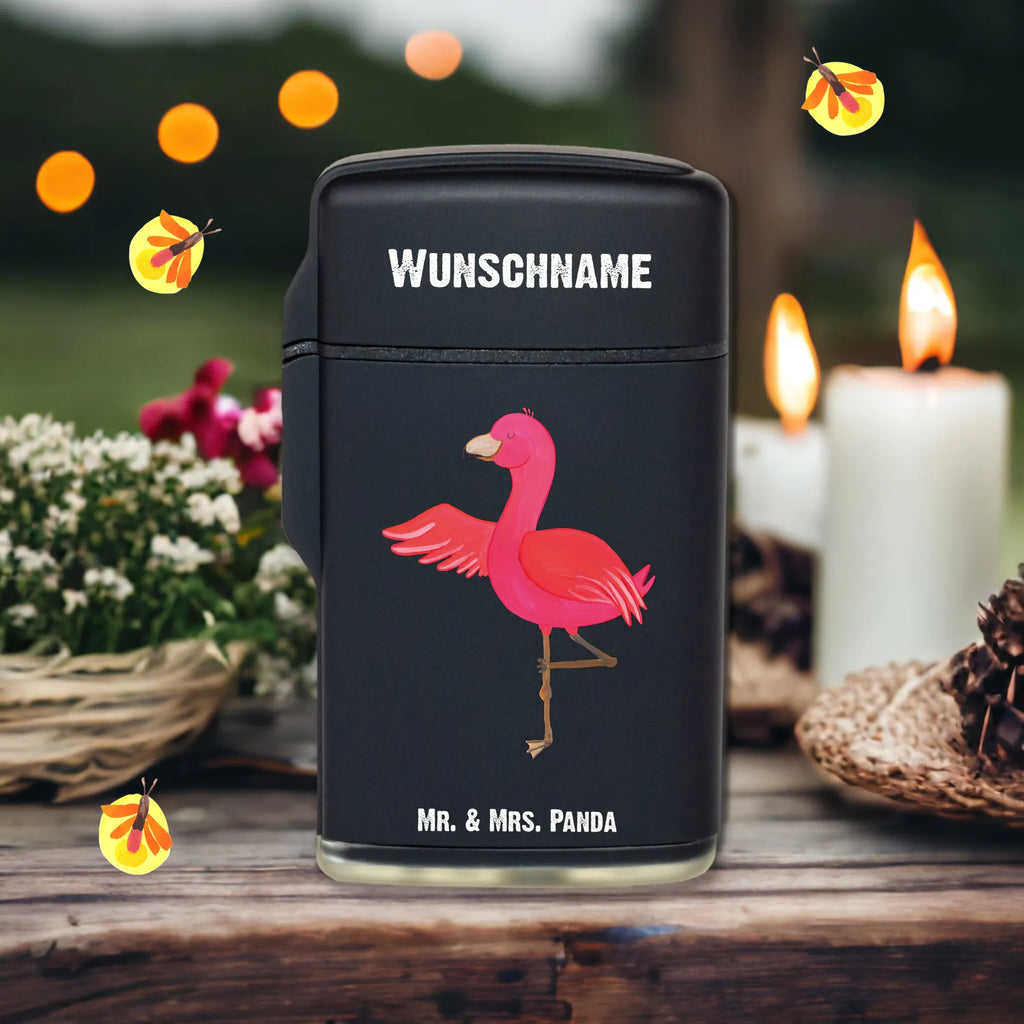 Personalisiertes Feuerzeug Flamingo Yoga Personalisiertes Feuerzeug, Personalisiertes Gas-Feuerzeug, Personalisiertes Sturmfeuerzeug, Feuerzeug bedrucken, Feuerzeug personalisiert, Feuerzeug personalisieren, Feuerzeug selbst gestalten, Feuerzeug Geschenkidee, Feuerzeug als Geschenk, Geschenk Feuerzeug, Feuerzeug Geschenk, Feuerzeug mit Name, Feuerzeug mit Namen, Besonderes Feuerzeug, Flamingo, Vogel, Yoga, Namaste, Achtsamkeit, Yoga-Übung, Entspannung, Ärger, Aufregen, Tiefenentspannung