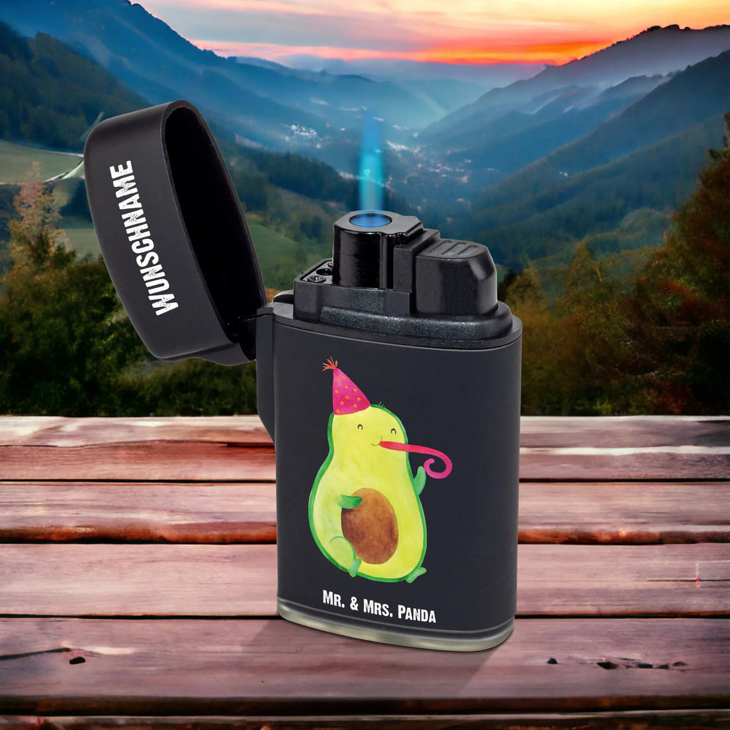 Personalisiertes Feuerzeug Avocado Partyhupe Personalisiertes Feuerzeug, Personalisiertes Gas-Feuerzeug, Personalisiertes Sturmfeuerzeug, Feuerzeug bedrucken, Feuerzeug personalisiert, Feuerzeug personalisieren, Feuerzeug selbst gestalten, Feuerzeug Geschenkidee, Feuerzeug als Geschenk, Geschenk Feuerzeug, Feuerzeug Geschenk, Feuerzeug mit Name, Feuerzeug mit Namen, Besonderes Feuerzeug, Avocado, Veggie, Vegan, Gesund, Party, Feierlichkeit, Feier, Fete, Geburtstag, Gute Laune, Tröte