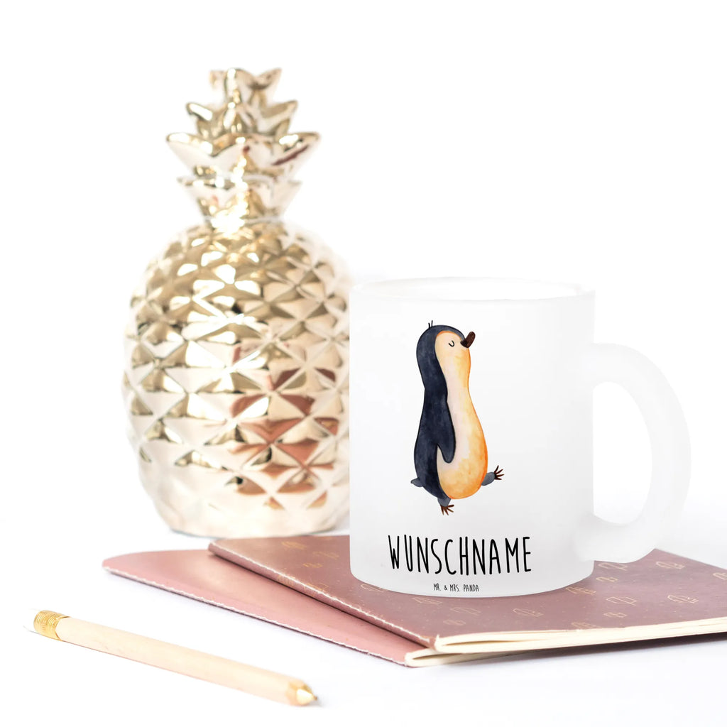 Personalisierte Teetasse Pinguin marschierend Personalisierte Teetasse, Personalisiertes Teeglas, Personalisierter Teebecher, Personalisierte Glas Teetasse, Personalisierte Teetasse aus Glas, Teetasse mit Namen, Teeglas mit Namen, Teebecher mit Namen, Glas Teetasse mit Namen, Teetasse aus Glas mit Namen, Teetasse Wunschname, Teetasse selbst gestalten., Pinguin, Pinguine, Frühaufsteher, Langschläfer, Bruder, Schwester, Familie