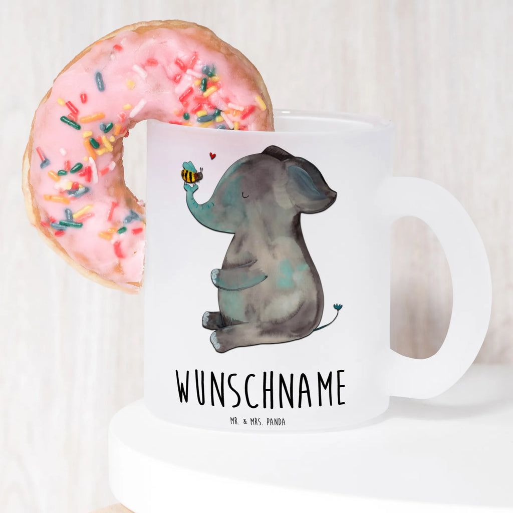 Personalisierte Teetasse Elefant & Biene Personalisierte Teetasse, Personalisiertes Teeglas, Personalisierter Teebecher, Personalisierte Glas Teetasse, Personalisierte Teetasse aus Glas, Teetasse mit Namen, Teeglas mit Namen, Teebecher mit Namen, Glas Teetasse mit Namen, Teetasse aus Glas mit Namen, Teetasse Wunschname, Teetasse selbst gestalten., Tiermotive, Gute Laune, lustige Sprüche, Tiere, Elefant, Biene, Liebe, Liebesbeweis, Jahrestag, Liebesgeschenk, Heiratsantrag, Hochzeitsgeschenk, Liebesspruch