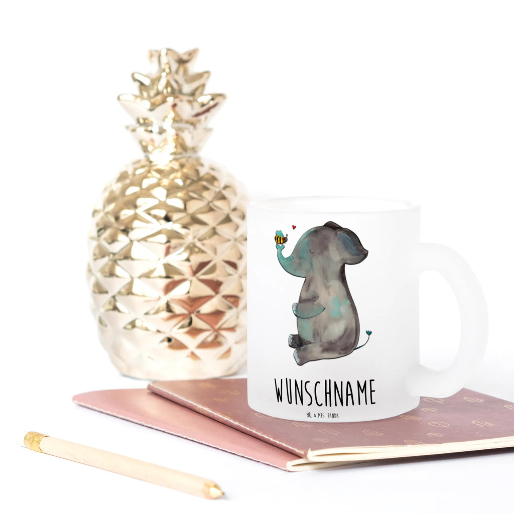 Personalisierte Teetasse Elefant & Biene Personalisierte Teetasse, Personalisiertes Teeglas, Personalisierter Teebecher, Personalisierte Glas Teetasse, Personalisierte Teetasse aus Glas, Teetasse mit Namen, Teeglas mit Namen, Teebecher mit Namen, Glas Teetasse mit Namen, Teetasse aus Glas mit Namen, Teetasse Wunschname, Teetasse selbst gestalten., Tiermotive, Gute Laune, lustige Sprüche, Tiere, Elefant, Biene, Liebe, Liebesbeweis, Jahrestag, Liebesgeschenk, Heiratsantrag, Hochzeitsgeschenk, Liebesspruch