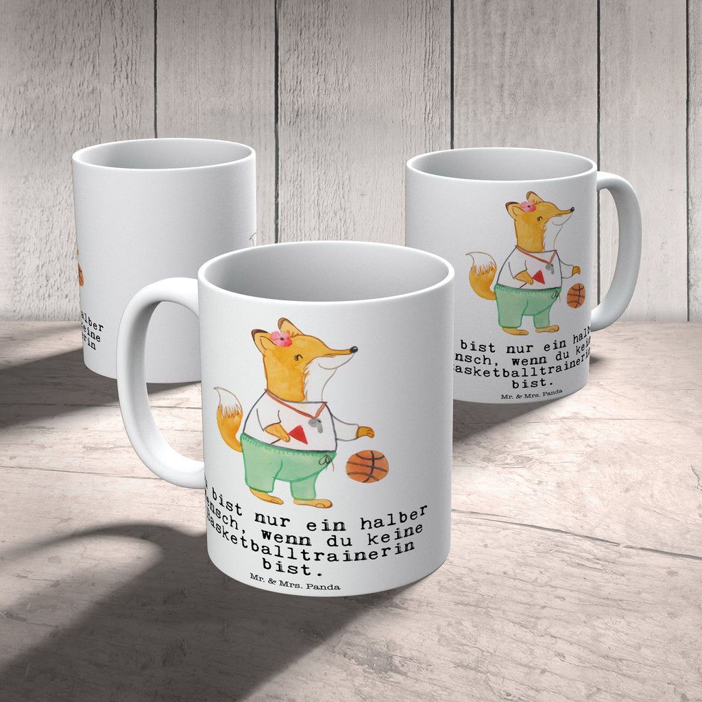 Tasse Basketballtrainerin mit Herz Tasse, Kaffeetasse, Teetasse, Becher, Kaffeebecher, Teebecher, Keramiktasse, Porzellantasse, Büro Tasse, Geschenk Tasse, Tasse Sprüche, Tasse Motive, Kaffeetassen, Tasse bedrucken, Designer Tasse, Cappuccino Tassen, Schöne Teetassen, Beruf, Ausbildung, Jubiläum, Abschied, Rente, Kollege, Kollegin, Geschenk, Schenken, Arbeitskollege, Mitarbeiter, Firma, Danke, Dankeschön, Basketballtrainerin, Basketball, Sport, Ballsport, Basketballcoach, Basketballerin, Verein