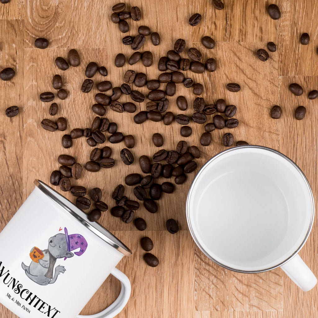 Personalisierte Emaille Tasse Kater Kaffee Emaille Tasse personalisiert, Emaille Tasse mit Namen, Campingtasse personalisiert, Namenstasse, Campingtasse bedrucken, Campinggeschirr personalsisert, tasse mit namen, personalisierte tassen, personalisierte tasse, tasse selbst gestalten, tasse bedrucken, tassen bedrucken, Halloween, Deko, Martinssingen, Dekoration, Geschenke, Schenken, Hexe, Kater, Kaffee, Magie