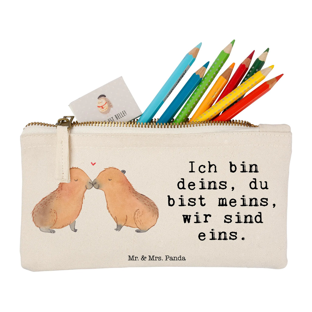 Schminktasche Capybara Liebe Schminktasche, Kosmetiktasche, Kosmetikbeutel, Stiftemäppchen, Etui, Federmappe, Makeup, XXL, Schminketui, Kosmetiketui, Schlamperetui, Tiermotive, Gute Laune, lustige Sprüche, Tiere, Capybara, Liebe, verliebt, Paar, Jahrestag, Kuschel Capybaras, Tierliebe, Romantisches Geschenk, Handgezeichnet, Verschmolzen, Geschenkidee, Beziehung, Partnertiere, Ich bin deins, Du bist meins, Liebesspruch, Herzlich, Valentinstag, Ehejubiläum, Liebesbeweis