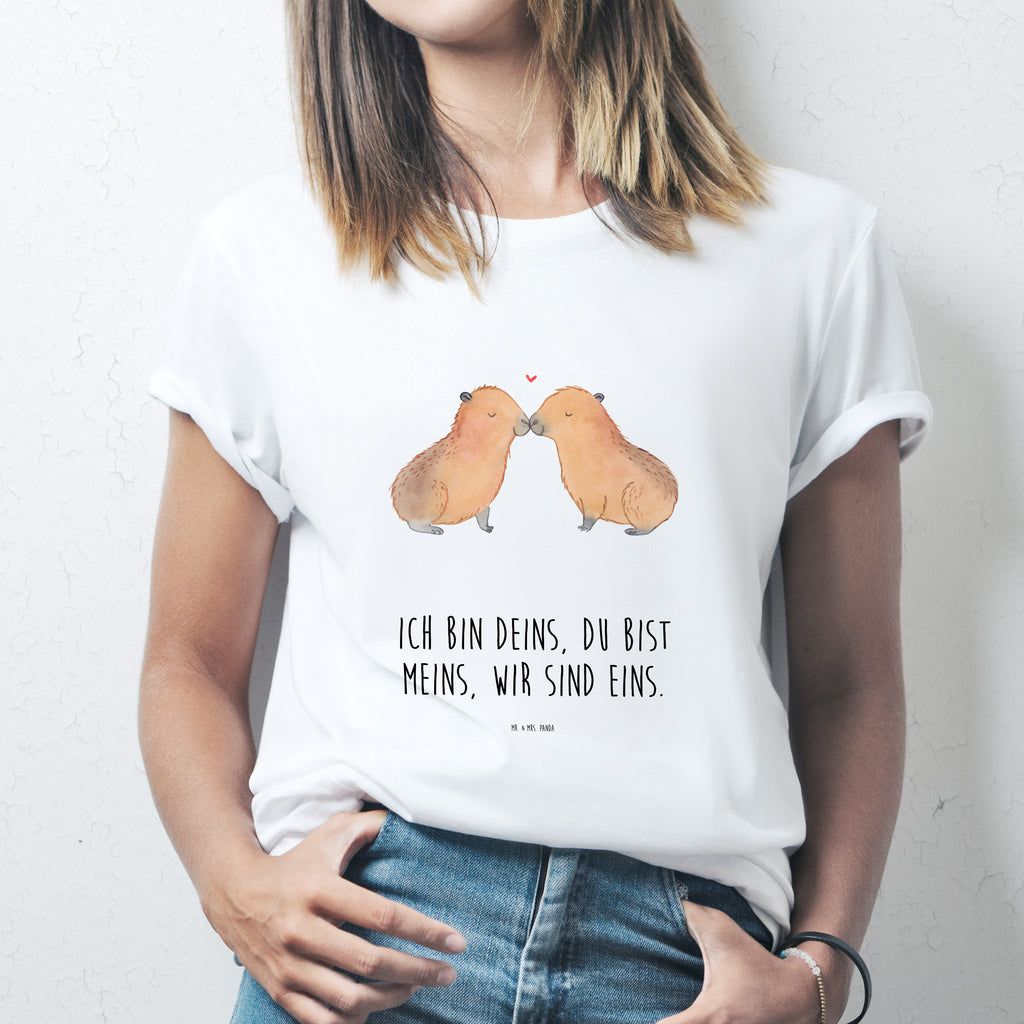 T-Shirt Standard Capybara Liebe T-Shirt, Shirt, Tshirt, Lustiges T-Shirt, T-Shirt mit Spruch, Party, Junggesellenabschied, Jubiläum, Geburstag, Herrn, Damen, Männer, Frauen, Schlafshirt, Nachthemd, Sprüche, Tiermotive, Gute Laune, lustige Sprüche, Tiere, Capybara, Liebe, verliebt, Paar, Jahrestag, Kuschel Capybaras, Tierliebe, Romantisches Geschenk, Handgezeichnet, Verschmolzen, Geschenkidee, Beziehung, Partnertiere, Ich bin deins, Du bist meins, Liebesspruch, Herzlich, Valentinstag, Ehejubiläum, Liebesbeweis