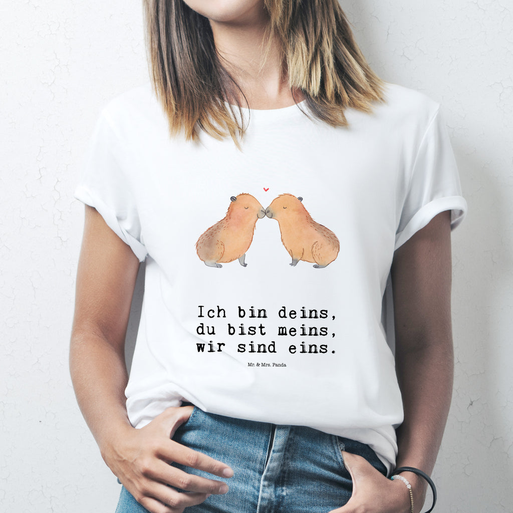 T-Shirt Standard Capybara Liebe T-Shirt, Shirt, Tshirt, Lustiges T-Shirt, T-Shirt mit Spruch, Party, Junggesellenabschied, Jubiläum, Geburstag, Herrn, Damen, Männer, Frauen, Schlafshirt, Nachthemd, Sprüche, Tiermotive, Gute Laune, lustige Sprüche, Tiere, Capybara, Liebe, verliebt, Paar, Jahrestag, Kuschel Capybaras, Tierliebe, Romantisches Geschenk, Handgezeichnet, Verschmolzen, Geschenkidee, Beziehung, Partnertiere, Ich bin deins, Du bist meins, Liebesspruch, Herzlich, Valentinstag, Ehejubiläum, Liebesbeweis