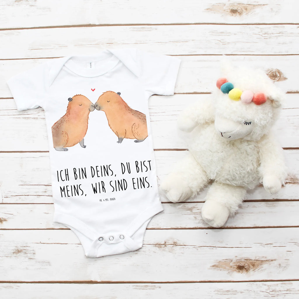 Baby Body Capybara Liebe Babykleidung, Babystrampler, Strampler, Wickelbody, Baby Erstausstattung, Baby-Body, Baby-Strampler, Baby-Kleidung, Kurzarm-Strampler, Baby-Overall, Baby-Romper, Tiermotive, Gute Laune, lustige Sprüche, Tiere, Capybara, Liebe, verliebt, Paar, Jahrestag, Kuschel Capybaras, Tierliebe, Romantisches Geschenk, Handgezeichnet, Verschmolzen, Geschenkidee, Beziehung, Partnertiere, Ich bin deins, Du bist meins, Liebesspruch, Herzlich, Valentinstag, Ehejubiläum, Liebesbeweis