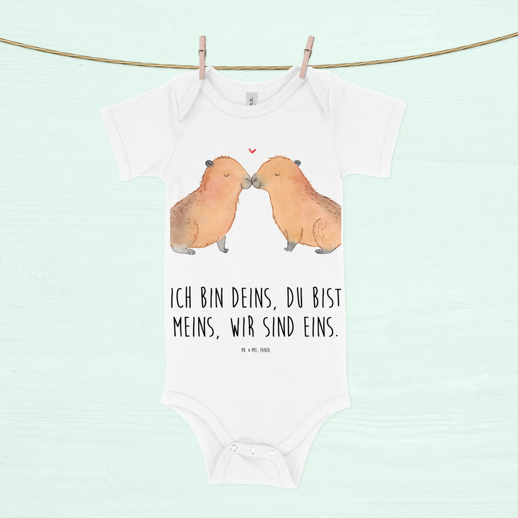 Baby Body Capybara Liebe Babykleidung, Babystrampler, Strampler, Wickelbody, Baby Erstausstattung, Baby-Body, Baby-Strampler, Baby-Kleidung, Kurzarm-Strampler, Baby-Overall, Baby-Romper, Tiermotive, Gute Laune, lustige Sprüche, Tiere, Capybara, Liebe, verliebt, Paar, Jahrestag, Kuschel Capybaras, Tierliebe, Romantisches Geschenk, Handgezeichnet, Verschmolzen, Geschenkidee, Beziehung, Partnertiere, Ich bin deins, Du bist meins, Liebesspruch, Herzlich, Valentinstag, Ehejubiläum, Liebesbeweis