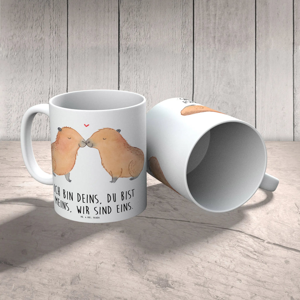 Tasse Capybara Liebe Tasse, Kaffeetasse, Teetasse, Becher, Kaffeebecher, Teebecher, Keramiktasse, Porzellantasse, Büro Tasse, Geschenk Tasse, Tasse Sprüche, Tasse Motive, Kaffeetassen, Tasse bedrucken, Designer Tasse, Cappuccino Tassen, Schöne Teetassen, Tiermotive, Gute Laune, lustige Sprüche, Tiere, Capybara, Liebe, verliebt, Paar, Jahrestag, Kuschel Capybaras, Tierliebe, Romantisches Geschenk, Handgezeichnet, Verschmolzen, Geschenkidee, Beziehung, Partnertiere, Ich bin deins, Du bist meins, Liebesspruch, Herzlich, Valentinstag, Ehejubiläum, Liebesbeweis