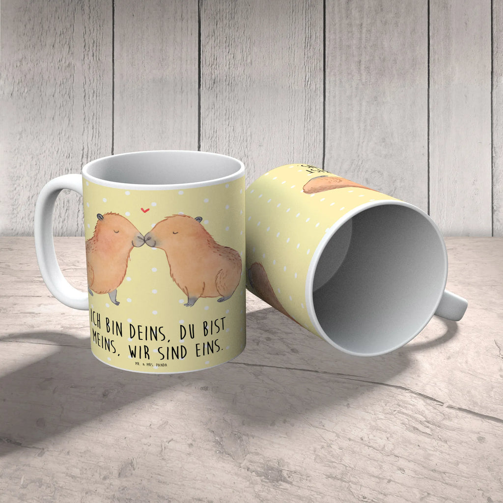 Tasse Capybara Liebe Tasse, Kaffeetasse, Teetasse, Becher, Kaffeebecher, Teebecher, Keramiktasse, Porzellantasse, Büro Tasse, Geschenk Tasse, Tasse Sprüche, Tasse Motive, Kaffeetassen, Tasse bedrucken, Designer Tasse, Cappuccino Tassen, Schöne Teetassen, Tiermotive, Gute Laune, lustige Sprüche, Tiere, Capybara, Liebe, verliebt, Paar, Jahrestag, Kuschel Capybaras, Tierliebe, Romantisches Geschenk, Handgezeichnet, Verschmolzen, Geschenkidee, Beziehung, Partnertiere, Ich bin deins, Du bist meins, Liebesspruch, Herzlich, Valentinstag, Ehejubiläum, Liebesbeweis