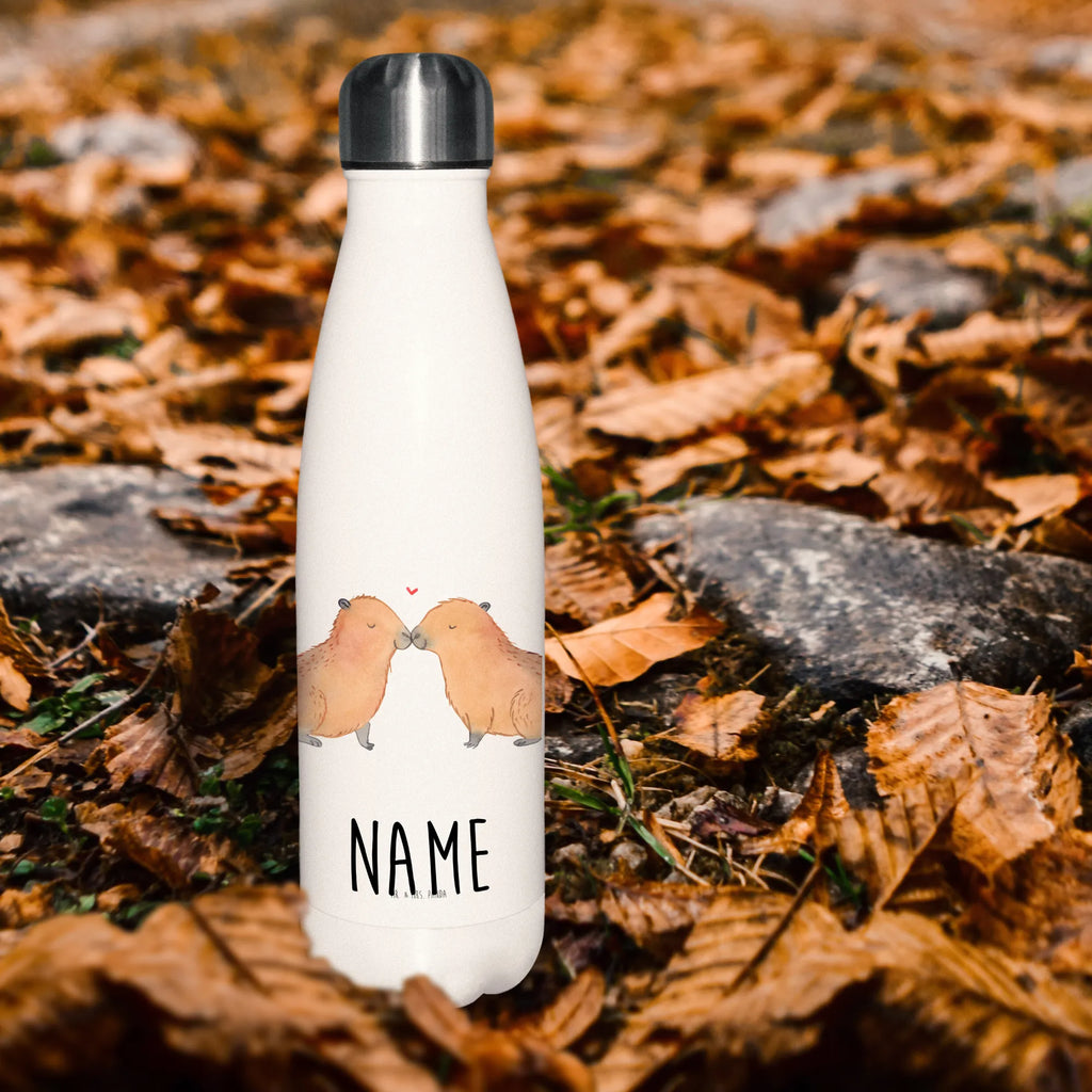 Personalisierte Thermosflasche Capybara Liebe Personalisierte Isolierflasche, Personalisierte Thermoflasche, Personalisierte Trinkflasche, Trinkflasche Mit Namen, Wunschname, Bedrucken, Namensflasche, Tiermotive, Gute Laune, lustige Sprüche, Tiere, Capybara, Liebe, verliebt, Paar, Jahrestag, Kuschel Capybaras, Tierliebe, Romantisches Geschenk, Handgezeichnet, Verschmolzen, Geschenkidee, Beziehung, Partnertiere, Ich bin deins, Du bist meins, Liebesspruch, Herzlich, Valentinstag, Ehejubiläum, Liebesbeweis