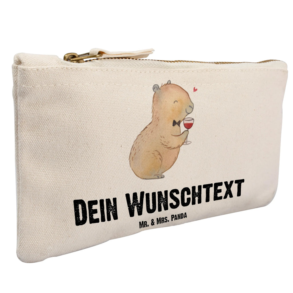 Personalisierte Schminktasche Capybara Wein Personalisierte Schminktasche, Personalisierte Kosmetiktasche, Personalisierter Kosmetikbeutel, Personalisiertes Stiftemäppchen, Personalisiertes Etui, Personalisierte Federmappe, Personalisierte Makeup Bag, Personalisiertes Schminketui, Personalisiertes Kosmetiketui, Personalisiertes Schlamperetui, Schminktasche mit Namen, Kosmetiktasche mit Namen, Kosmetikbeutel mit Namen, Stiftemäppchen mit Namen, Etui mit Namen, Federmappe mit Namen, Makeup Bg mit Namen, Schminketui mit Namen, Kosmetiketui mit Namen, Schlamperetui mit Namen, Schminktasche personalisieren, Schminktasche bedrucken, Schminktasche selbst gestalten, Tiermotive, Gute Laune, lustige Sprüche, Tiere, Capybara Weinflasche, Weinliebhaber Geschenk, Capybara Zeichnung, Adrette Tiere, Panda Handzeichnung, Weintrinkendes Nagetier, Capybara Kunstwerk, Geschenk für Weinkenner, Stilvolles Capybara, Heiterer Capybara, Liebe zum Wein Spruch, Wein Spaßbild, Handgezeichnetes Capybara