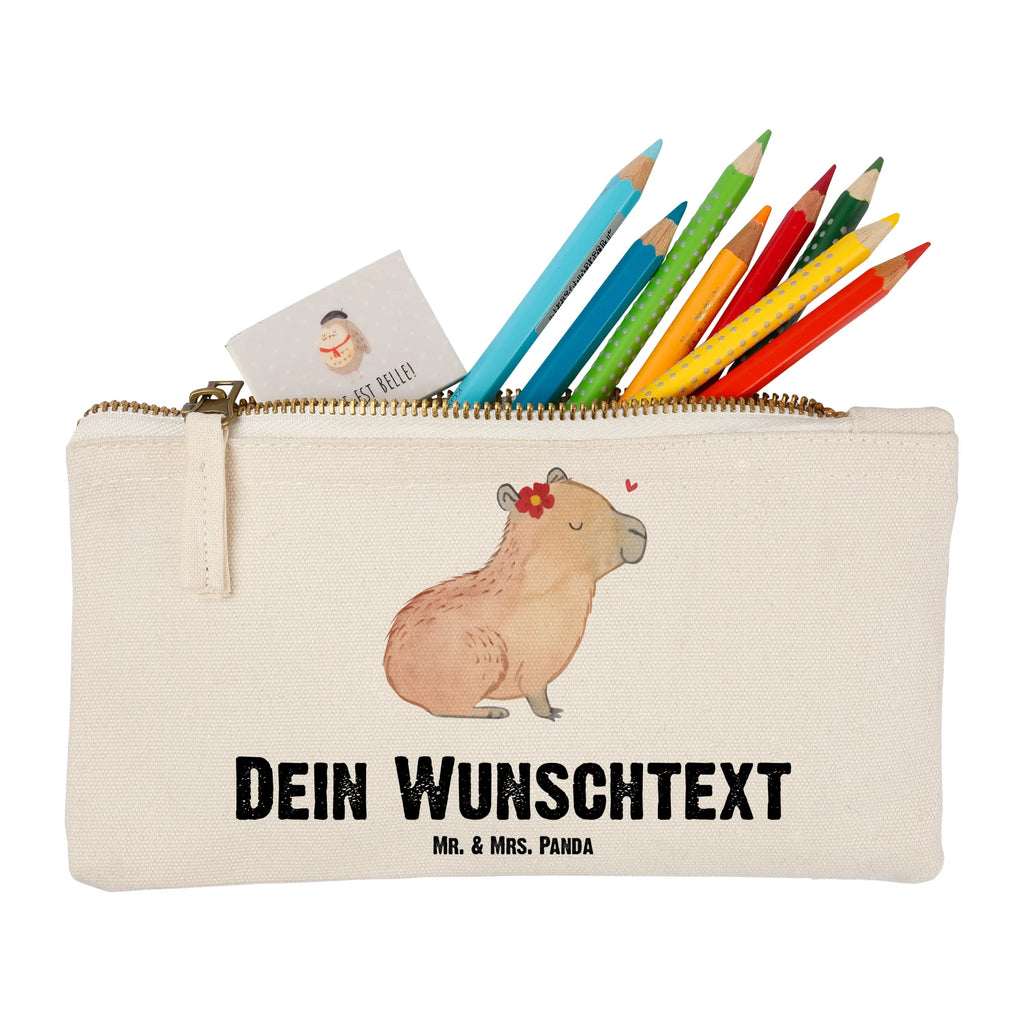 Personalisierte Schminktasche Capybara Blume Personalisierte Schminktasche, Personalisierte Kosmetiktasche, Personalisierter Kosmetikbeutel, Personalisiertes Stiftemäppchen, Personalisiertes Etui, Personalisierte Federmappe, Personalisierte Makeup Bag, Personalisiertes Schminketui, Personalisiertes Kosmetiketui, Personalisiertes Schlamperetui, Schminktasche mit Namen, Kosmetiktasche mit Namen, Kosmetikbeutel mit Namen, Stiftemäppchen mit Namen, Etui mit Namen, Federmappe mit Namen, Makeup Bg mit Namen, Schminketui mit Namen, Kosmetiketui mit Namen, Schlamperetui mit Namen, Schminktasche personalisieren, Schminktasche bedrucken, Schminktasche selbst gestalten, Tiermotive, Gute Laune, lustige Sprüche, Tiere, Capybara