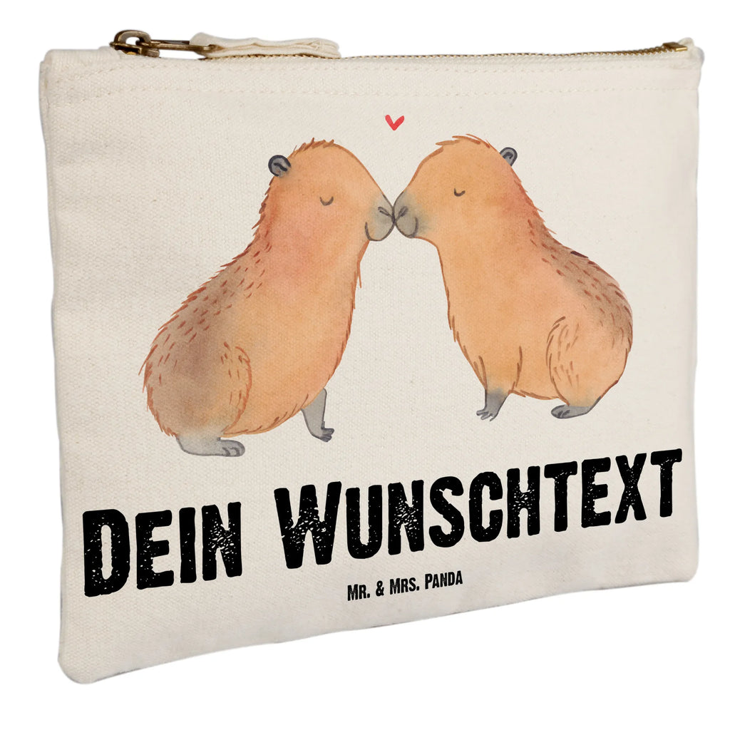 Personalisierte Schminktasche Capybara Liebe Personalisierte Schminktasche, Personalisierte Kosmetiktasche, Personalisierter Kosmetikbeutel, Personalisiertes Stiftemäppchen, Personalisiertes Etui, Personalisierte Federmappe, Personalisierte Makeup Bag, Personalisiertes Schminketui, Personalisiertes Kosmetiketui, Personalisiertes Schlamperetui, Schminktasche mit Namen, Kosmetiktasche mit Namen, Kosmetikbeutel mit Namen, Stiftemäppchen mit Namen, Etui mit Namen, Federmappe mit Namen, Makeup Bg mit Namen, Schminketui mit Namen, Kosmetiketui mit Namen, Schlamperetui mit Namen, Schminktasche personalisieren, Schminktasche bedrucken, Schminktasche selbst gestalten, Tiermotive, Gute Laune, lustige Sprüche, Tiere, Capybara, Liebe, verliebt, Paar, Jahrestag, Kuschel Capybaras, Tierliebe, Romantisches Geschenk, Handgezeichnet, Verschmolzen, Geschenkidee, Beziehung, Partnertiere, Ich bin deins, Du bist meins, Liebesspruch, Herzlich, Valentinstag, Ehejubiläum, Liebesbeweis