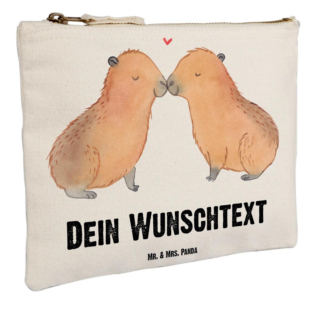 Personalisierte Schminktasche Capybara Liebe Personalisierte Schminktasche, Personalisierte Kosmetiktasche, Personalisierter Kosmetikbeutel, Personalisiertes Stiftemäppchen, Personalisiertes Etui, Personalisierte Federmappe, Personalisierte Makeup Bag, Personalisiertes Schminketui, Personalisiertes Kosmetiketui, Personalisiertes Schlamperetui, Schminktasche mit Namen, Kosmetiktasche mit Namen, Kosmetikbeutel mit Namen, Stiftemäppchen mit Namen, Etui mit Namen, Federmappe mit Namen, Makeup Bg mit Namen, Schminketui mit Namen, Kosmetiketui mit Namen, Schlamperetui mit Namen, Schminktasche personalisieren, Schminktasche bedrucken, Schminktasche selbst gestalten, Tiermotive, Gute Laune, lustige Sprüche, Tiere, Capybara, Liebe, verliebt, Paar, Jahrestag, Kuschel Capybaras, Tierliebe, Romantisches Geschenk, Handgezeichnet, Verschmolzen, Geschenkidee, Beziehung, Partnertiere, Ich bin deins, Du bist meins, Liebesspruch, Herzlich, Valentinstag, Ehejubiläum, Liebesbeweis