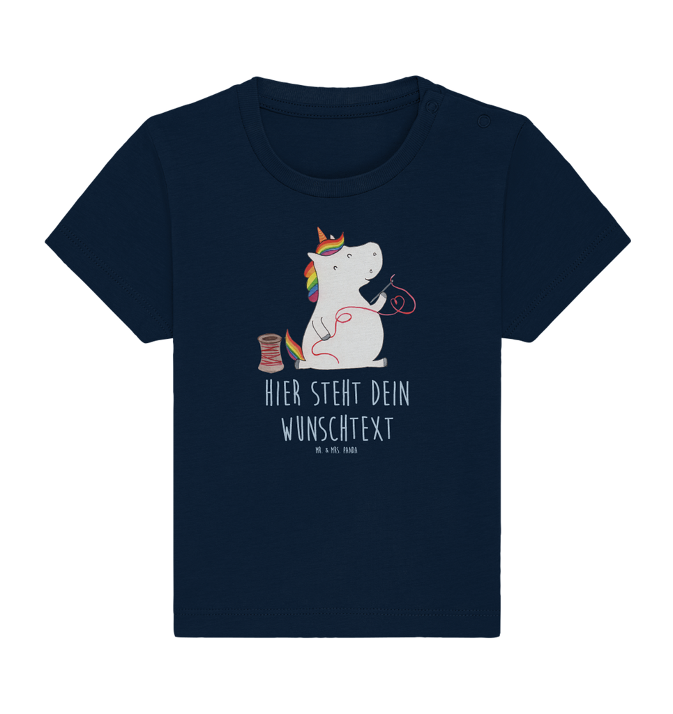 Personalisiertes Baby Shirt Einhorn Näherin Personalisiertes Baby T-Shirt, Personalisiertes Jungen Baby T-Shirt, Personalisiertes Mädchen Baby T-Shirt, Personalisiertes Shirt, Einhorn, Einhörner, Einhorn Deko, Pegasus, Unicorn, Näherin, nähen, Mädchen, Freundin, Häkeln, Stricken, basteln, Nähzimmer