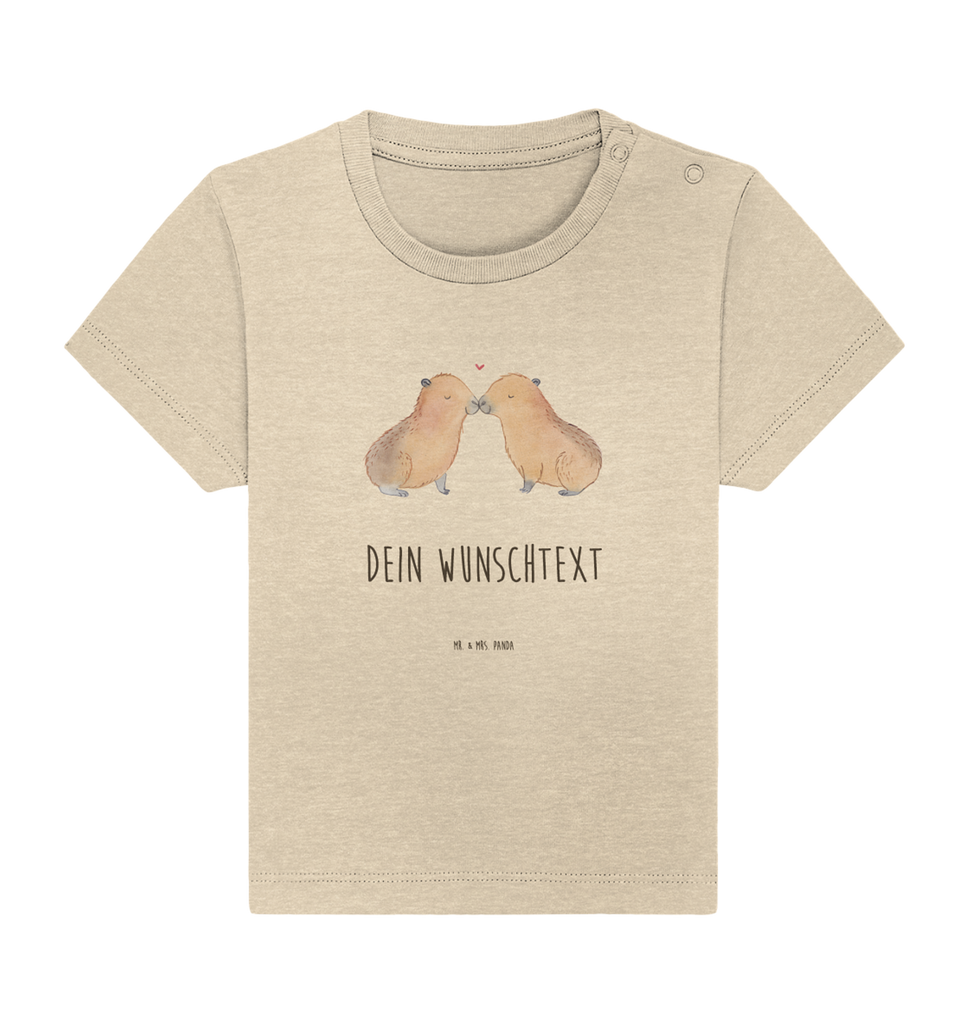 Personalisiertes Baby Shirt Capybara Liebe Personalisiertes Baby T-Shirt, Personalisiertes Jungen Baby T-Shirt, Personalisiertes Mädchen Baby T-Shirt, Personalisiertes Shirt, Tiermotive, Gute Laune, lustige Sprüche, Tiere, Capybara, Liebe, verliebt, Paar, Jahrestag, Kuschel Capybaras, Tierliebe, Romantisches Geschenk, Handgezeichnet, Verschmolzen, Geschenkidee, Beziehung, Partnertiere, Ich bin deins, Du bist meins, Liebesspruch, Herzlich, Valentinstag, Ehejubiläum, Liebesbeweis