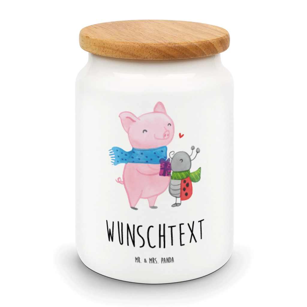 Personalisierte Vorratsdose Glühschwein Smörle Personalisierte Vorratsdose, Personalisierte Keksdose, Personalisierte Keramikdose, Personalisierte Leckerlidose, Personalisierte Dose, Personalisierter Vorratsbehälter, Personalisierte Aufbewahrungsdose, Winter, Weihnachten, Weihnachtsdeko, Nikolaus, Advent, Heiligabend, Wintermotiv, Handgezeichnetes Glühschwein, Kreatives Glühschwein Design, Winterlicher Glühwein Spruch, Glühwein Liebhaber Geschenk, Herzliches Marienkäfer Motiv, Marienkäfer in Winterkleidung, Glühwein ist köstlich Spruch, Smörle der stolze Marienkäfer, Süßer Marienkäfer gibt Geschenk, Romantische Geschenkidee Glühwein