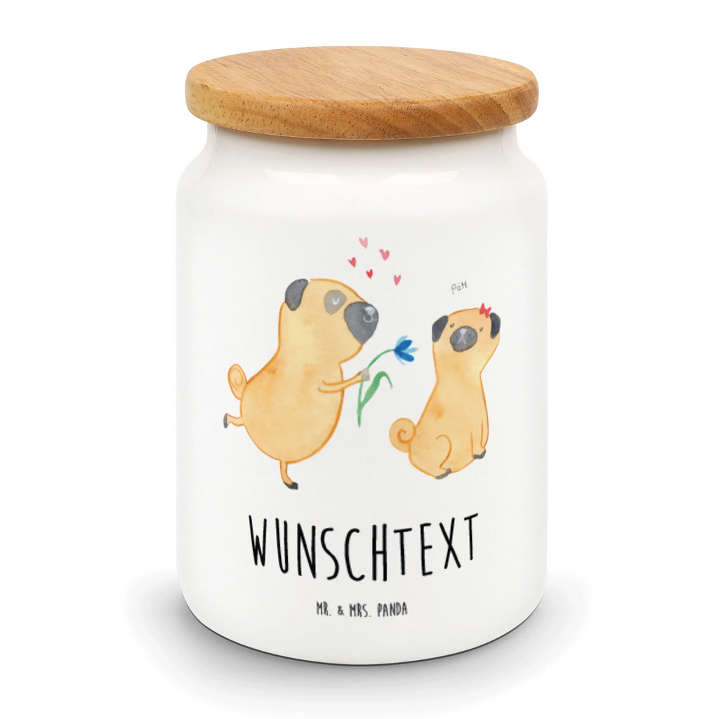 Personalisierte Vorratsdose Mops verliebt Personalisierte Vorratsdose, Personalisierte Keksdose, Personalisierte Keramikdose, Personalisierte Leckerlidose, Personalisierte Dose, Personalisierter Vorratsbehälter, Personalisierte Aufbewahrungsdose, Hund, Hundemotiv, Haustier, Hunderasse, Tierliebhaber, Hundebesitzer, Sprüche, Mops, Möpse, Hundeliebe, verliebt, Liebe, Liebesspruch. Verlobt, Geschenk Freund, Partner