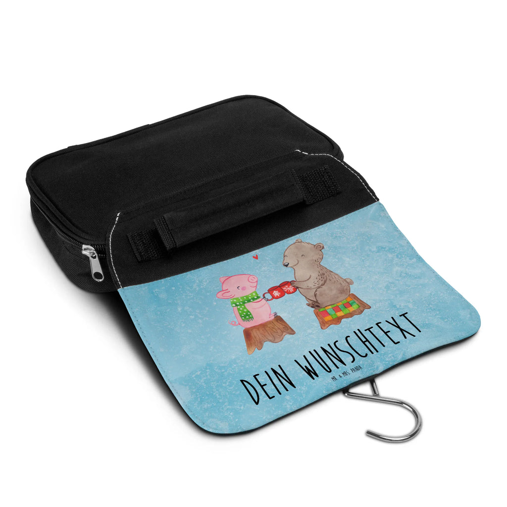 Personalisierter Kulturbeutel Glühschwein Sause Personalisierter Kulturbeutel, Personalisierte Waschtasche, Personalisierte Kosmetiktasche, Damen, Herren, Personalisierte Aufbewahrungstasche, Personalisierte Schminktasche, Personalisierter Kosmetikbeutel, Personalisierter Organizer, Personalisierte Kulturtasche, Personalisierte Schminkutensil, Personalisierung, Wunschtext, Wunschname, Selbst bedrucken, Kulturbeutel mit Namen, Winter, Weihnachten, Weihnachtsdeko, Nikolaus, Advent, Heiligabend, Wintermotiv, Prost, Alles Gute, Weihnachtszeit, Schwein, Bär