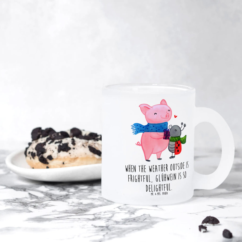 Teetasse Glühschwein Smörle Teetasse, Teeglas, Teebecher, Tasse mit Henkel, Tasse, Glas Teetasse, Teetasse aus Glas, Winter, Weihnachten, Weihnachtsdeko, Nikolaus, Advent, Heiligabend, Wintermotiv, Handgezeichnetes Glühschwein, Kreatives Glühschwein Design, Winterlicher Glühwein Spruch, Glühwein Liebhaber Geschenk, Herzliches Marienkäfer Motiv, Marienkäfer in Winterkleidung, Glühwein ist köstlich Spruch, Smörle der stolze Marienkäfer, Süßer Marienkäfer gibt Geschenk, Romantische Geschenkidee Glühwein