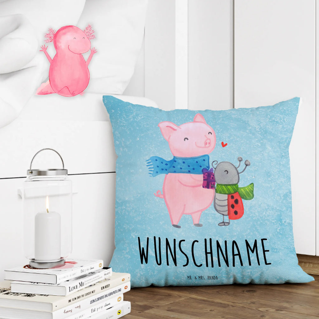 Personalisiertes Kissen Glühschwein Smörle Kissen, personalisiert, Name, Wunschname, bedrucken, Kopfkissen, Winter, Weihnachten, Weihnachtsdeko, Nikolaus, Advent, Heiligabend, Wintermotiv, Handgezeichnetes Glühschwein, Kreatives Glühschwein Design, Winterlicher Glühwein Spruch, Glühwein Liebhaber Geschenk, Herzliches Marienkäfer Motiv, Marienkäfer in Winterkleidung, Glühwein ist köstlich Spruch, Smörle der stolze Marienkäfer, Süßer Marienkäfer gibt Geschenk, Romantische Geschenkidee Glühwein