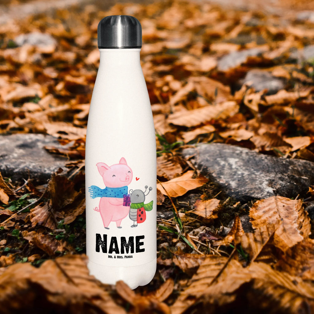 Personalisierte Thermosflasche Glühschwein Smörle Personalisierte Isolierflasche, Personalisierte Thermoflasche, Personalisierte Trinkflasche, Trinkflasche Mit Namen, Wunschname, Bedrucken, Namensflasche, Winter, Weihnachten, Weihnachtsdeko, Nikolaus, Advent, Heiligabend, Wintermotiv, Handgezeichnetes Glühschwein, Kreatives Glühschwein Design, Winterlicher Glühwein Spruch, Glühwein Liebhaber Geschenk, Herzliches Marienkäfer Motiv, Marienkäfer in Winterkleidung, Glühwein ist köstlich Spruch, Smörle der stolze Marienkäfer, Süßer Marienkäfer gibt Geschenk, Romantische Geschenkidee Glühwein