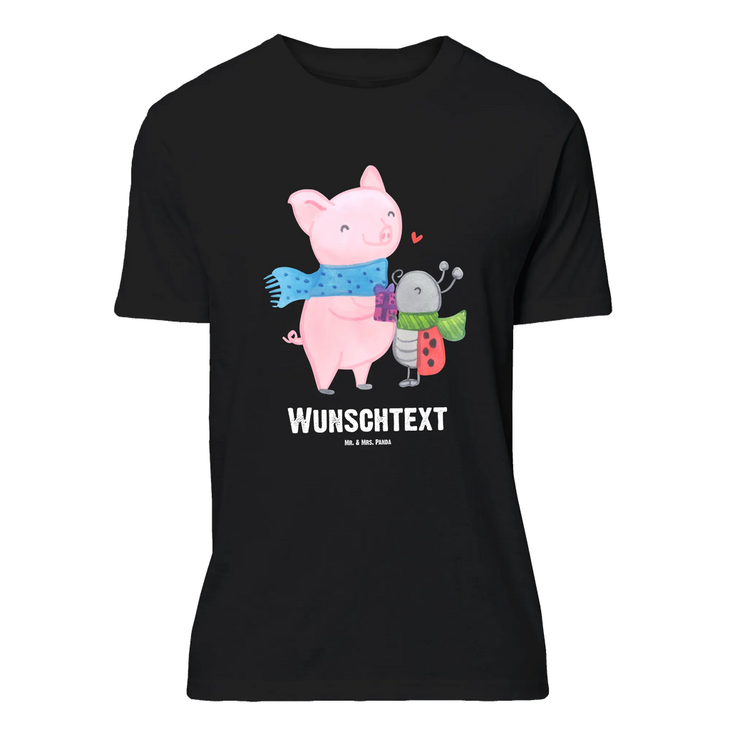 Personalisiertes T-Shirt Glühschwein Smörle T-Shirt Personalisiert, T-Shirt mit Namen, T-Shirt mit Aufruck, Männer, Frauen, Winter, Weihnachten, Weihnachtsdeko, Nikolaus, Advent, Heiligabend, Wintermotiv, Handgezeichnetes Glühschwein, Kreatives Glühschwein Design, Winterlicher Glühwein Spruch, Glühwein Liebhaber Geschenk, Herzliches Marienkäfer Motiv, Marienkäfer in Winterkleidung, Glühwein ist köstlich Spruch, Smörle der stolze Marienkäfer, Süßer Marienkäfer gibt Geschenk, Romantische Geschenkidee Glühwein