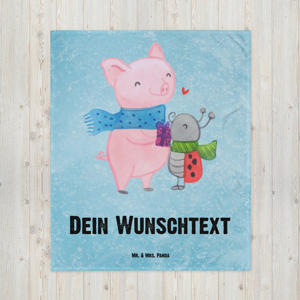 Babydecke mit Namen Glühschwein Smörle Babdyecke personalisiert, Babydecke mit Namen, Babydecke bedrucken, Babygeschenk personalisiet, Babygeschenk mit Namen, Krabbeldecke mit Namen, Krabbeldecke personalisiert, Winter, Weihnachten, Weihnachtsdeko, Nikolaus, Advent, Heiligabend, Wintermotiv, Handgezeichnetes Glühschwein, Kreatives Glühschwein Design, Winterlicher Glühwein Spruch, Glühwein Liebhaber Geschenk, Herzliches Marienkäfer Motiv, Marienkäfer in Winterkleidung, Glühwein ist köstlich Spruch, Smörle der stolze Marienkäfer, Süßer Marienkäfer gibt Geschenk, Romantische Geschenkidee Glühwein