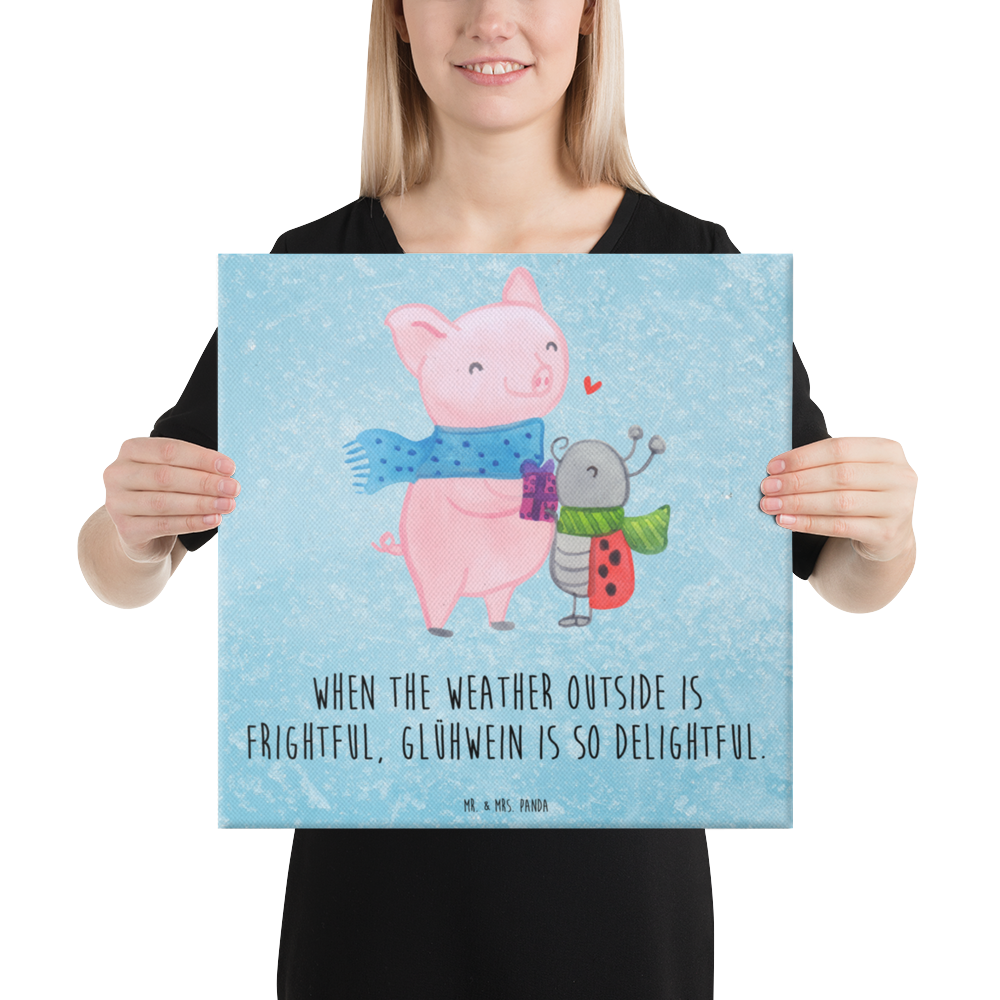 Leinwand Bild Glühschwein Smörle Leinwand, Bild, Kunstdruck, Wanddeko, Dekoration, Winter, Weihnachten, Weihnachtsdeko, Nikolaus, Advent, Heiligabend, Wintermotiv, Handgezeichnetes Glühschwein, Kreatives Glühschwein Design, Winterlicher Glühwein Spruch, Glühwein Liebhaber Geschenk, Herzliches Marienkäfer Motiv, Marienkäfer in Winterkleidung, Glühwein ist köstlich Spruch, Smörle der stolze Marienkäfer, Süßer Marienkäfer gibt Geschenk, Romantische Geschenkidee Glühwein