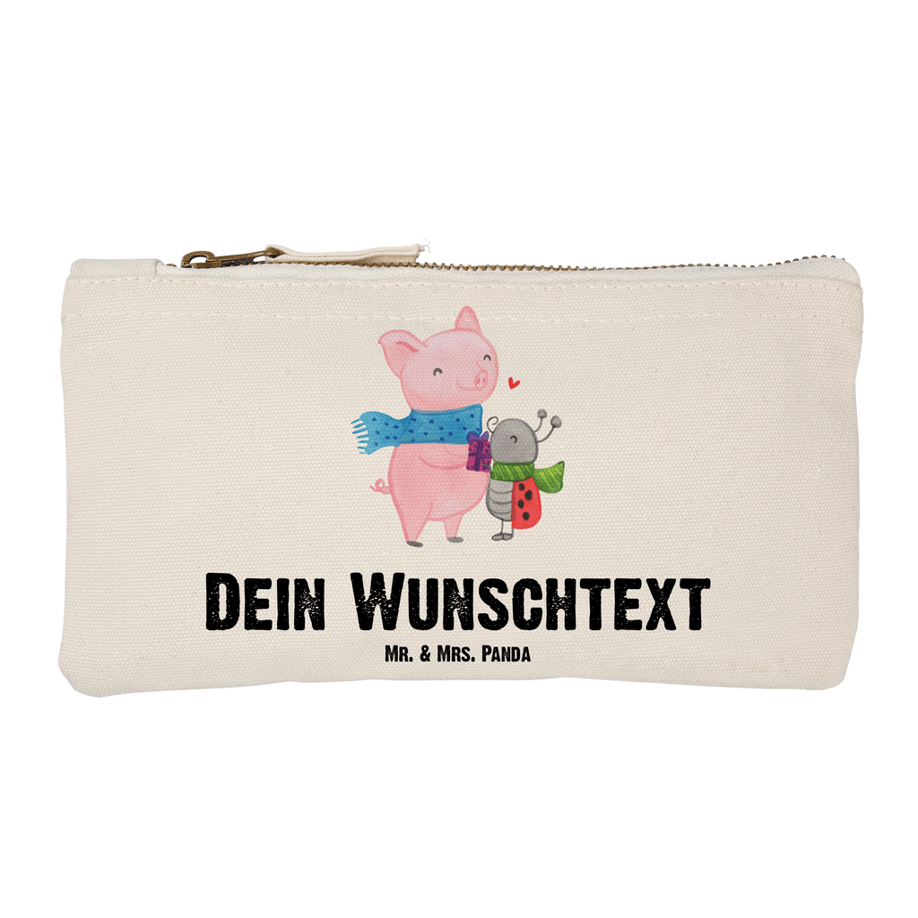 Personalisierte Schminktasche Glühschwein Smörle Personalisierte Schminktasche, Personalisierte Kosmetiktasche, Personalisierter Kosmetikbeutel, Personalisiertes Stiftemäppchen, Personalisiertes Etui, Personalisierte Federmappe, Personalisierte Makeup Bag, Personalisiertes Schminketui, Personalisiertes Kosmetiketui, Personalisiertes Schlamperetui, Schminktasche mit Namen, Kosmetiktasche mit Namen, Kosmetikbeutel mit Namen, Stiftemäppchen mit Namen, Etui mit Namen, Federmappe mit Namen, Makeup Bg mit Namen, Schminketui mit Namen, Kosmetiketui mit Namen, Schlamperetui mit Namen, Schminktasche personalisieren, Schminktasche bedrucken, Schminktasche selbst gestalten, Winter, Weihnachten, Weihnachtsdeko, Nikolaus, Advent, Heiligabend, Wintermotiv, Handgezeichnetes Glühschwein, Kreatives Glühschwein Design, Winterlicher Glühwein Spruch, Glühwein Liebhaber Geschenk, Herzliches Marienkäfer Motiv, Marienkäfer in Winterkleidung, Glühwein ist köstlich Spruch, Smörle der stolze Marienkäfer, Süßer Marienkäfer gibt Geschenk, Romantische Geschenkidee Glühwein