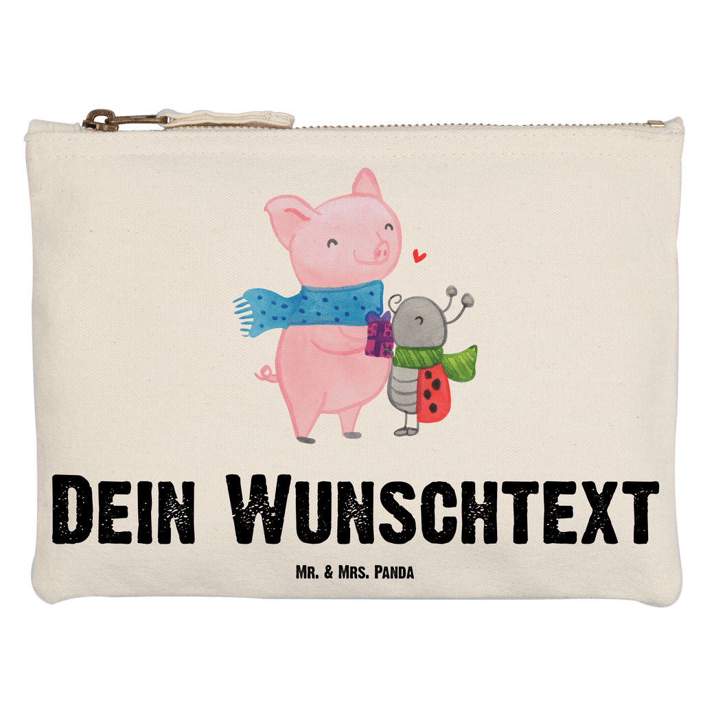 Personalisierte Schminktasche Glühschwein Smörle Personalisierte Schminktasche, Personalisierte Kosmetiktasche, Personalisierter Kosmetikbeutel, Personalisiertes Stiftemäppchen, Personalisiertes Etui, Personalisierte Federmappe, Personalisierte Makeup Bag, Personalisiertes Schminketui, Personalisiertes Kosmetiketui, Personalisiertes Schlamperetui, Schminktasche mit Namen, Kosmetiktasche mit Namen, Kosmetikbeutel mit Namen, Stiftemäppchen mit Namen, Etui mit Namen, Federmappe mit Namen, Makeup Bg mit Namen, Schminketui mit Namen, Kosmetiketui mit Namen, Schlamperetui mit Namen, Schminktasche personalisieren, Schminktasche bedrucken, Schminktasche selbst gestalten, Winter, Weihnachten, Weihnachtsdeko, Nikolaus, Advent, Heiligabend, Wintermotiv, Handgezeichnetes Glühschwein, Kreatives Glühschwein Design, Winterlicher Glühwein Spruch, Glühwein Liebhaber Geschenk, Herzliches Marienkäfer Motiv, Marienkäfer in Winterkleidung, Glühwein ist köstlich Spruch, Smörle der stolze Marienkäfer, Süßer Marienkäfer gibt Geschenk, Romantische Geschenkidee Glühwein