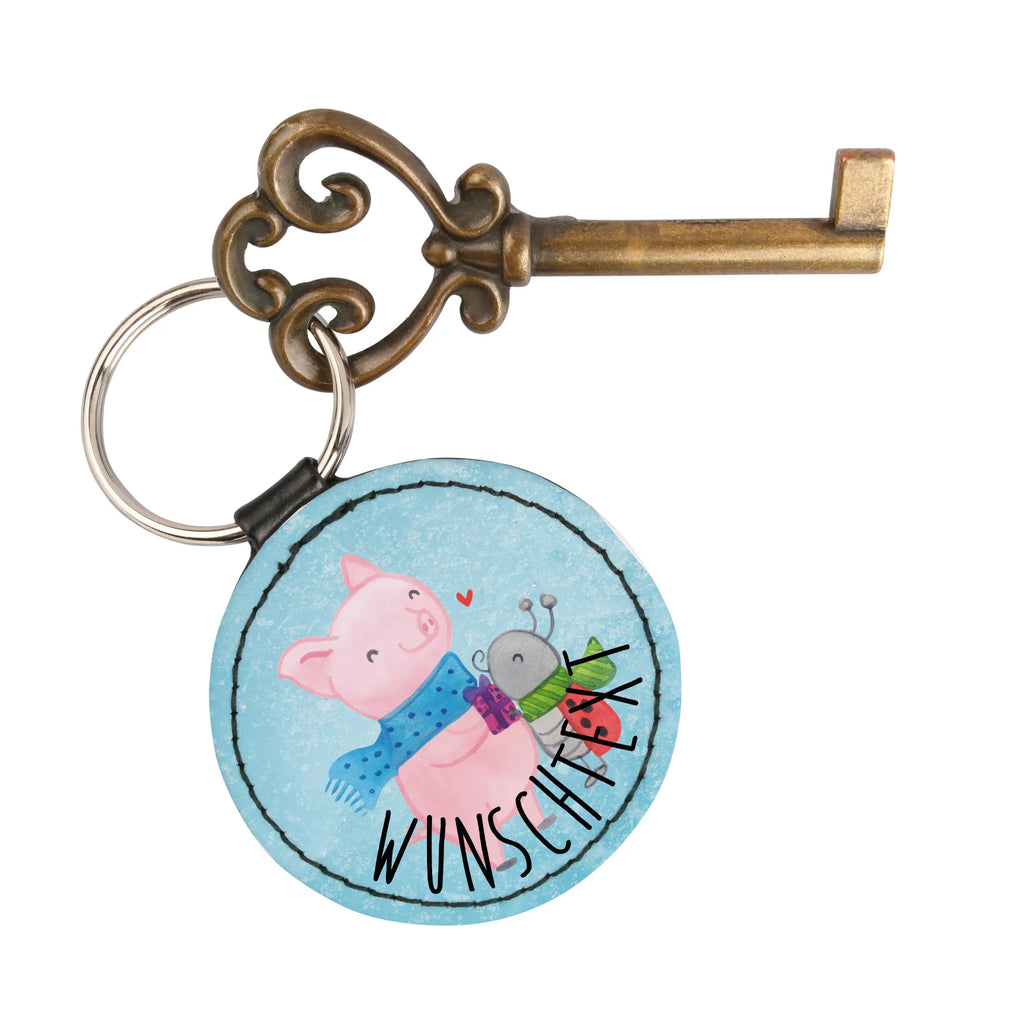 Personalisierter Schlüsselanhänger Glühschwein Smörle Personalisierter Schlüsselanhänger, Personalisierter Anhänger, Personalisierter Taschenanhänger, Personalisierter Glücksbringer, Personalisierter Schutzengel, Schlüsselanhänger mit Namen, Anhänger mit Namen, Glücksbringer mit Namen, Schlüsselanhänger Wunschtext, Schlüsselanhänger selbst gestalten, Winter, Weihnachten, Weihnachtsdeko, Nikolaus, Advent, Heiligabend, Wintermotiv, Handgezeichnetes Glühschwein, Kreatives Glühschwein Design, Winterlicher Glühwein Spruch, Glühwein Liebhaber Geschenk, Herzliches Marienkäfer Motiv, Marienkäfer in Winterkleidung, Glühwein ist köstlich Spruch, Smörle der stolze Marienkäfer, Süßer Marienkäfer gibt Geschenk, Romantische Geschenkidee Glühwein