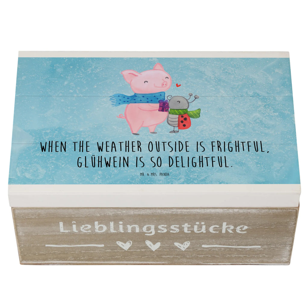 Holzkiste Glühschwein Smörle Holzkiste, Kiste, Schatzkiste, Truhe, Schatulle, XXL, Erinnerungsbox, Erinnerungskiste, Dekokiste, Aufbewahrungsbox, Geschenkbox, Geschenkdose, Winter, Weihnachten, Weihnachtsdeko, Nikolaus, Advent, Heiligabend, Wintermotiv, Handgezeichnetes Glühschwein, Kreatives Glühschwein Design, Winterlicher Glühwein Spruch, Glühwein Liebhaber Geschenk, Herzliches Marienkäfer Motiv, Marienkäfer in Winterkleidung, Glühwein ist köstlich Spruch, Smörle der stolze Marienkäfer, Süßer Marienkäfer gibt Geschenk, Romantische Geschenkidee Glühwein