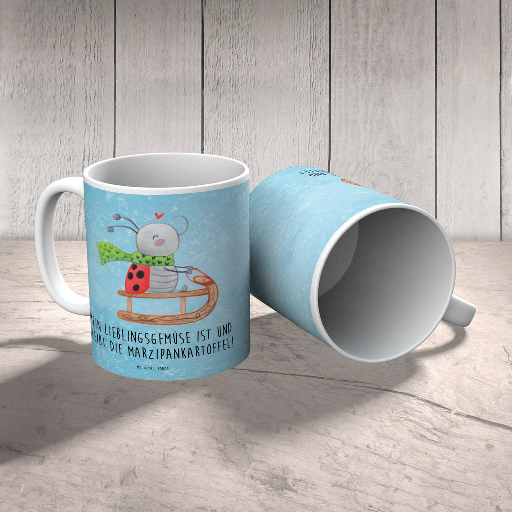 Kindertasse Smörle Rodeln Kindertasse, Kinder Tasse, Kunststoff Tasse, Kindergarten Tasse, Trinkbecher, Camping Becher, Kaffeetasse, Kunststoffbecher, Kindergartenbecher, Outdoorgeschirr, Kunststoffgeschirr, Reisebecher, Reisetasse, Kinderbecher, Bruchfeste Tasse, Bruchsichere Tasse, Plastik Tasse, Plastiktasse, Winter, Weihnachten, Weihnachtsdeko, Nikolaus, Advent, Heiligabend, Wintermotiv, Schlittenfahren, Smörle, Marzipan