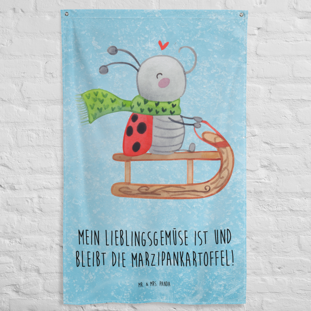 Wandteppich Smörle Rodeln Wandbehang, Dekoration, Boho, Wandteppich, Wandtuch, Wanddeko, Tapisserie, Tapestry, Wandbild, Textil-Kunst, Schmuck-Wandbehang, Wand Deko, Kinderzimmer, Kinderzimmer Wand, Kinderzimmer Deko, Kinderzimmer Wanddeko, Winter, Weihnachten, Weihnachtsdeko, Nikolaus, Advent, Heiligabend, Wintermotiv, Schlittenfahren, Smörle, Marzipan