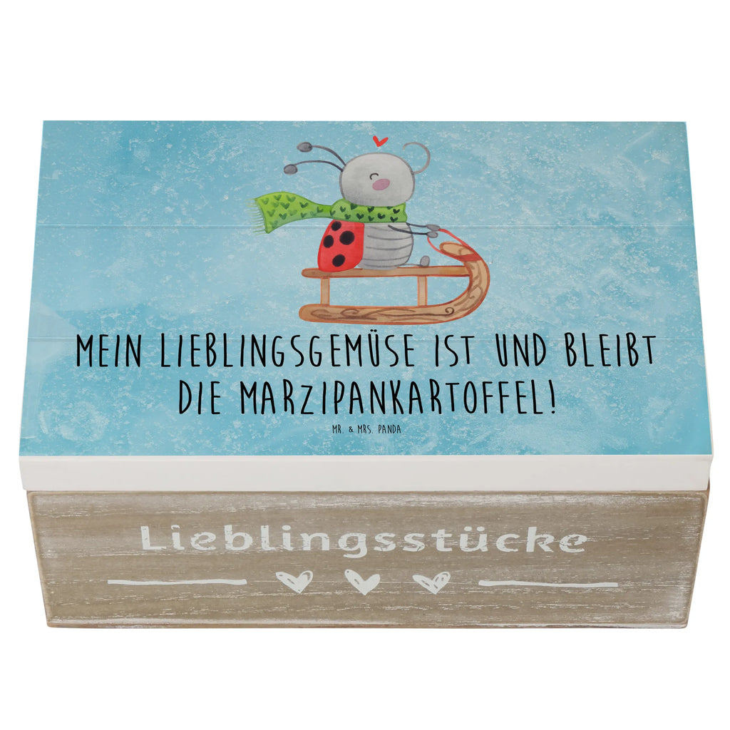 Holzkiste Smörle Rodeln Holzkiste, Kiste, Schatzkiste, Truhe, Schatulle, XXL, Erinnerungsbox, Erinnerungskiste, Dekokiste, Aufbewahrungsbox, Geschenkbox, Geschenkdose, Winter, Weihnachten, Weihnachtsdeko, Nikolaus, Advent, Heiligabend, Wintermotiv, Schlittenfahren, Smörle, Marzipan