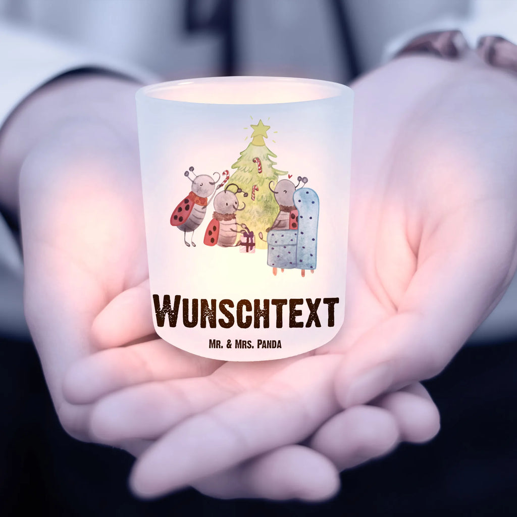 Personalisiertes Windlicht Weihnachten Smörle Personalisiertes Windlicht, Personalisiertes Windlicht Glas, Personalisiertes Teelichtglas, Personalisierter Teelichthalter, Personalisiertes Kerzenglas, Personalisierte Kerze, Personalisiertes Teelicht, Windlicht mit Namen, Windlicht Glas mit Namen, Teelichtglas mit Namen, Teelichthalter mit Namen, Teelichter mit Namen, Kerzenglas mit Namen, Kerze mit Namen, Teelicht mit Namen, Namenspersonalisierung, Name, selbst gestalten, Wunschtext, Bedrucken, Winter, Weihnachten, Weihnachtsdeko, Nikolaus, Advent, Heiligabend, Wintermotiv, Weihnachtsbaum, Geschenk, Pfefferminzstange, Tannennadeln